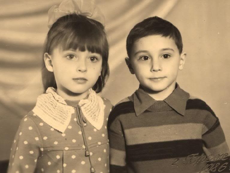 У Дмитрия две сестры: Лена (на фото) и Анна