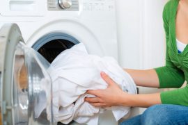 Как в домашних условиях отбелить белые вещи качественно?