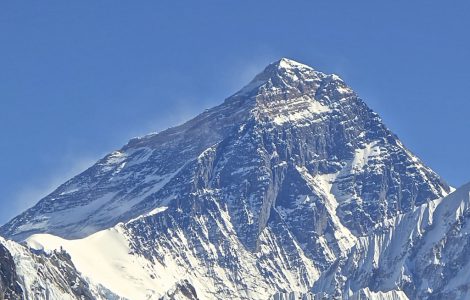 Где находится Эверест, в какой стране?