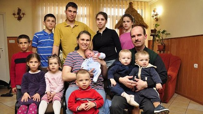 самая многодетная мать в мире за всю историю человечества. Смотреть фото самая многодетная мать в мире за всю историю человечества. Смотреть картинку самая многодетная мать в мире за всю историю человечества. Картинка про самая многодетная мать в мире за всю историю человечества. Фото самая многодетная мать в мире за всю историю человечества