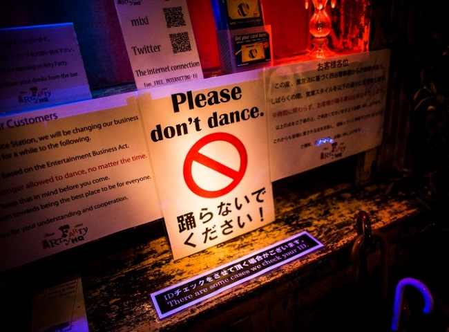 Правительство Японии не разрешает танцевать в ночных клубах