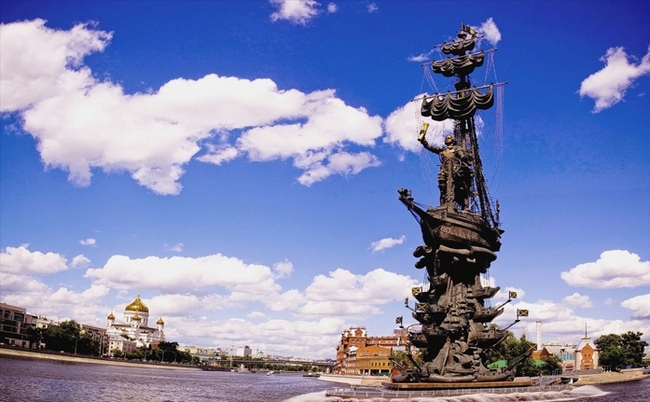 Памятник петру 1 в москве созданный по проекту скульптора зураба церетели считается огэ