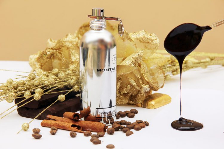 рейтинг духов монталь с описанием. IMG 3020. рейтинг духов монталь с описанием фото. рейтинг духов монталь с описанием-IMG 3020. картинка рейтинг духов монталь с описанием. картинка IMG 3020. Пьер Монтале имел свидание с судьбой 20 лет назад в дальних уголках Королевства Аравия. Вернувшись на родину в 2003 году, он основал собственный бренд, узнаваемый, даже на первый взгляд, по оригинальному флакону. Продолговатая бутылочка с распылителем и фиксатором изготовлена из металла. Она непрозрачная, ведь духи содержат минимум спирта и большую концентрацию натуральных масел, поэтому должны находиться в темноте. Упакован флакон в мешочек с логотипом из бархата или атласа. рейтинг духов монталь с описанием. IMG 3020. рейтинг духов монталь с описанием фото. рейтинг духов монталь с описанием-IMG 3020. картинка рейтинг духов монталь с описанием. картинка IMG 3020. Пьер Монтале имел свидание с судьбой 20 лет назад в дальних уголках Королевства Аравия. Вернувшись на родину в 2003 году, он основал собственный бренд, узнаваемый, даже на первый взгляд, по оригинальному флакону. Продолговатая бутылочка с распылителем и фиксатором изготовлена из металла. Она непрозрачная, ведь духи содержат минимум спирта и большую концентрацию натуральных масел, поэтому должны находиться в темноте. Упакован флакон в мешочек с логотипом из бархата или атласа.