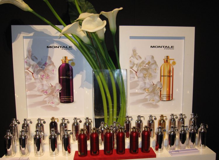 рейтинг духов монталь с описанием. img 3030 2. рейтинг духов монталь с описанием фото. рейтинг духов монталь с описанием-img 3030 2. картинка рейтинг духов монталь с описанием. картинка img 3030 2. Пьер Монтале имел свидание с судьбой 20 лет назад в дальних уголках Королевства Аравия. Вернувшись на родину в 2003 году, он основал собственный бренд, узнаваемый, даже на первый взгляд, по оригинальному флакону. Продолговатая бутылочка с распылителем и фиксатором изготовлена из металла. Она непрозрачная, ведь духи содержат минимум спирта и большую концентрацию натуральных масел, поэтому должны находиться в темноте. Упакован флакон в мешочек с логотипом из бархата или атласа. рейтинг духов монталь с описанием. img 3030 2. рейтинг духов монталь с описанием фото. рейтинг духов монталь с описанием-img 3030 2. картинка рейтинг духов монталь с описанием. картинка img 3030 2. Пьер Монтале имел свидание с судьбой 20 лет назад в дальних уголках Королевства Аравия. Вернувшись на родину в 2003 году, он основал собственный бренд, узнаваемый, даже на первый взгляд, по оригинальному флакону. Продолговатая бутылочка с распылителем и фиксатором изготовлена из металла. Она непрозрачная, ведь духи содержат минимум спирта и большую концентрацию натуральных масел, поэтому должны находиться в темноте. Упакован флакон в мешочек с логотипом из бархата или атласа.