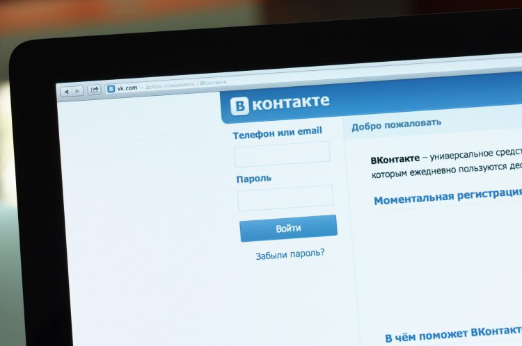закрепить запись на стене