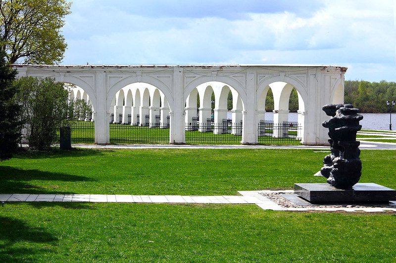 библиотека иностранной литературы двор. гостиный двор ярославово дворище великом новгороде. дом великий двор. дворик великих. великий двор талдомский.