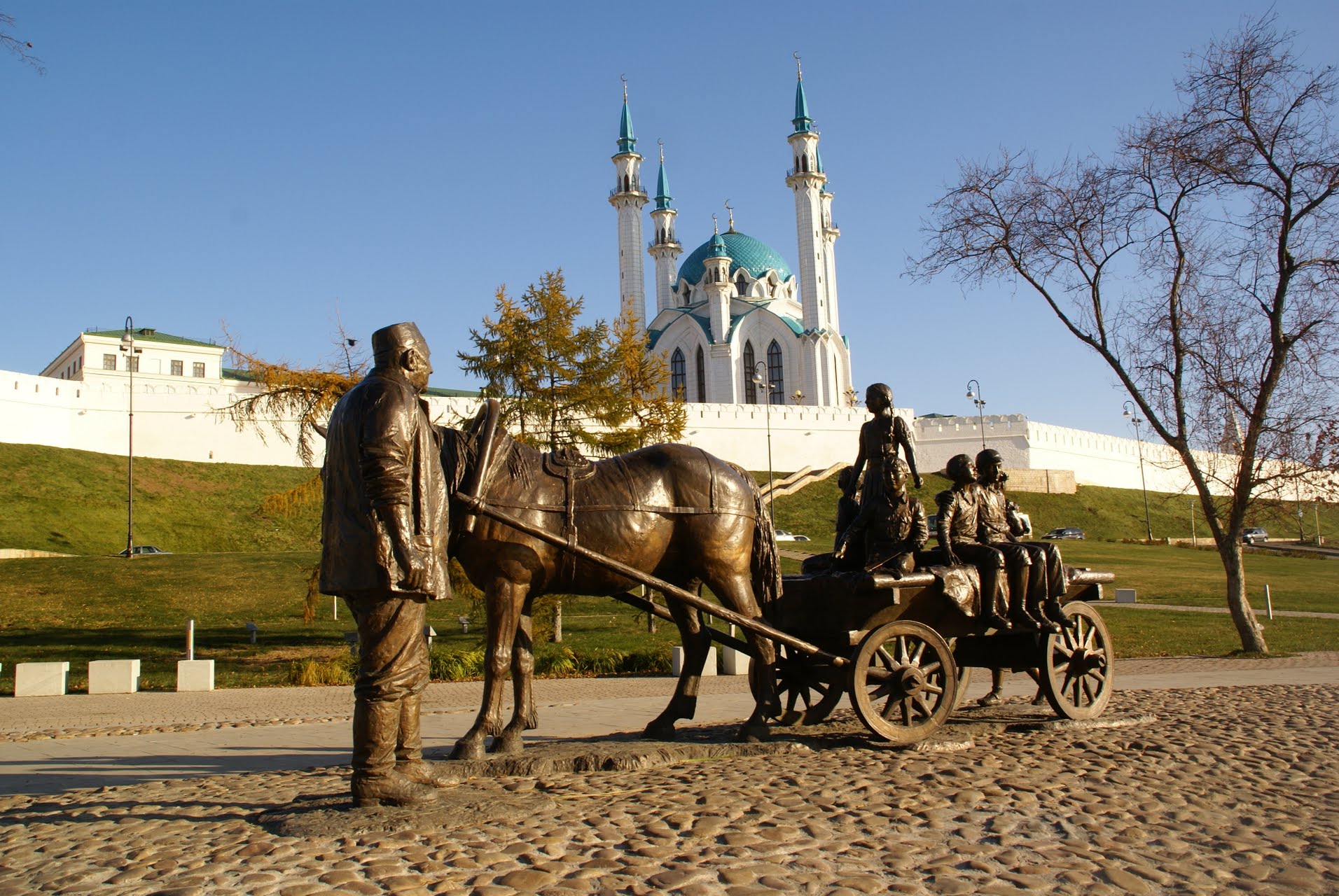 Памятники в казани фото