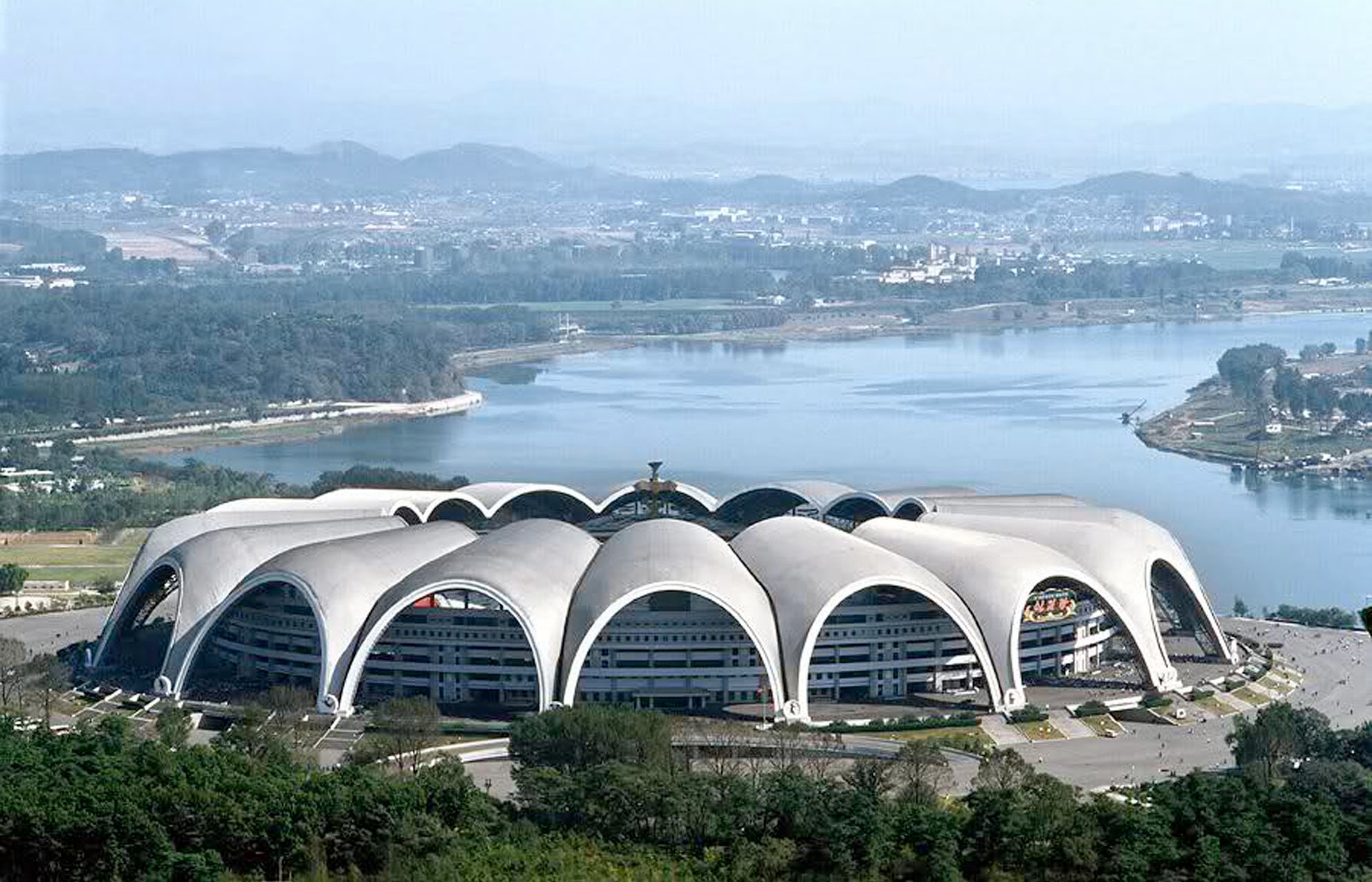 First stadium. Стадион первого мая в Пхеньяне. Стадион 1 мая в КНДР. Самый большой стадион в мире КНДР. Стадион в Северной Корее самый большой.