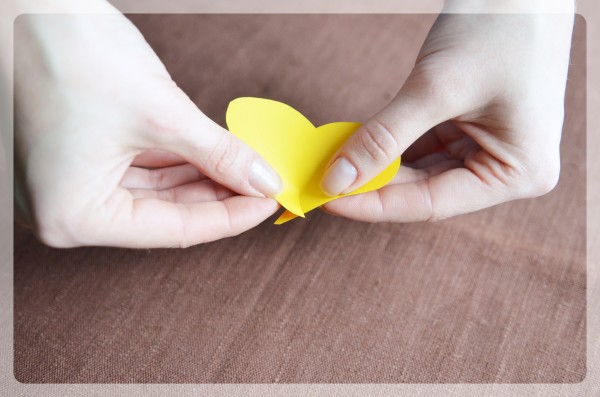 листок бумажной розы