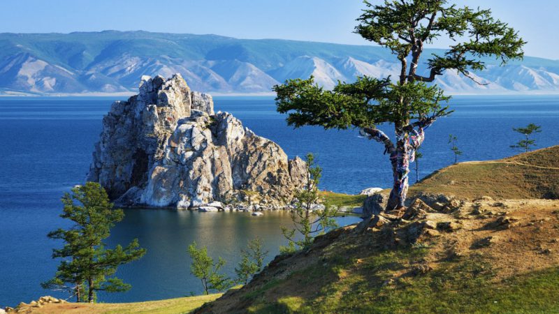 какое российское озеро является самым глубоким озером на планете