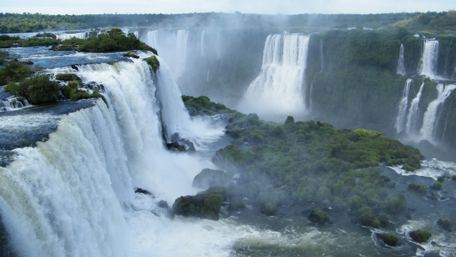 Водопады Игуасу фото в Бразилии