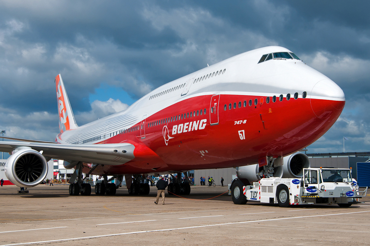 "Боинг 747-8"