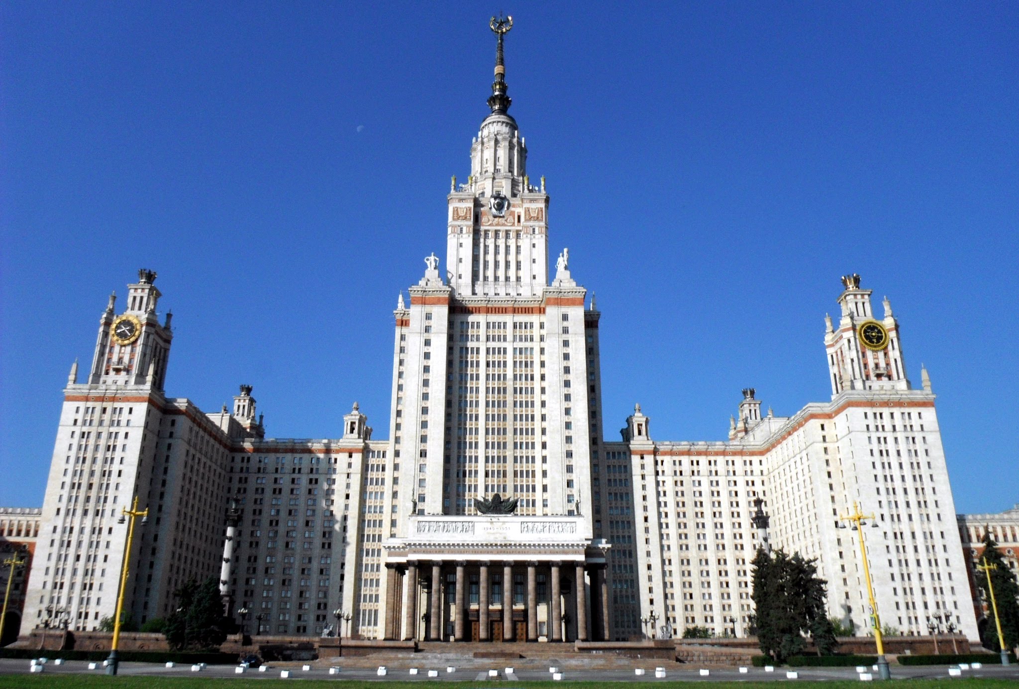 Какие знаменитые здания есть в Москве?