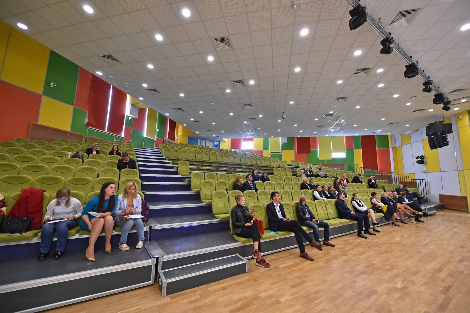 Самая большая школа в России в Некрасовке: фото и описание