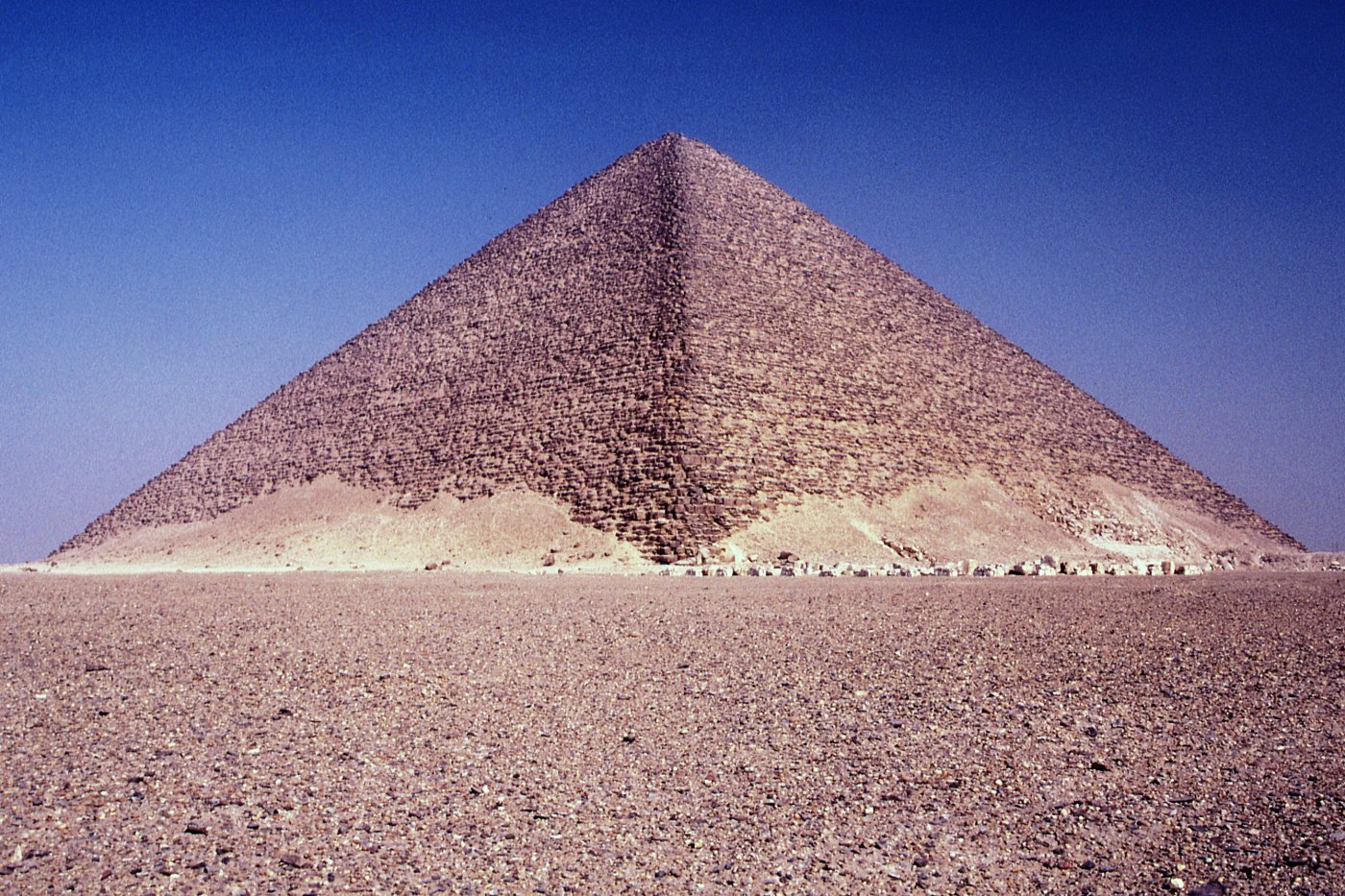Розовая пирамида