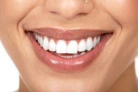 Как отбелить зубы в домашних условиях – эффективные средства