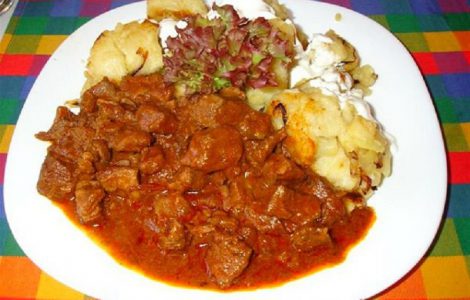 Как приготовить гуляш из свинины с подливкой